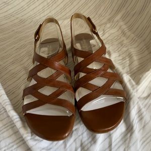 Brand new leather Naturalizer Cadence sandal in banana bread.